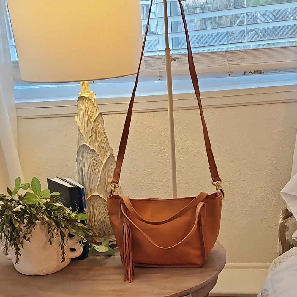 Elegant Tan Leather Shoulder Bag